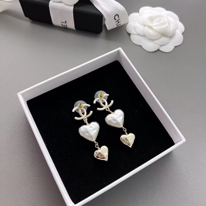 Chanel earrings Pearlescent heart(Replica) - Image 4