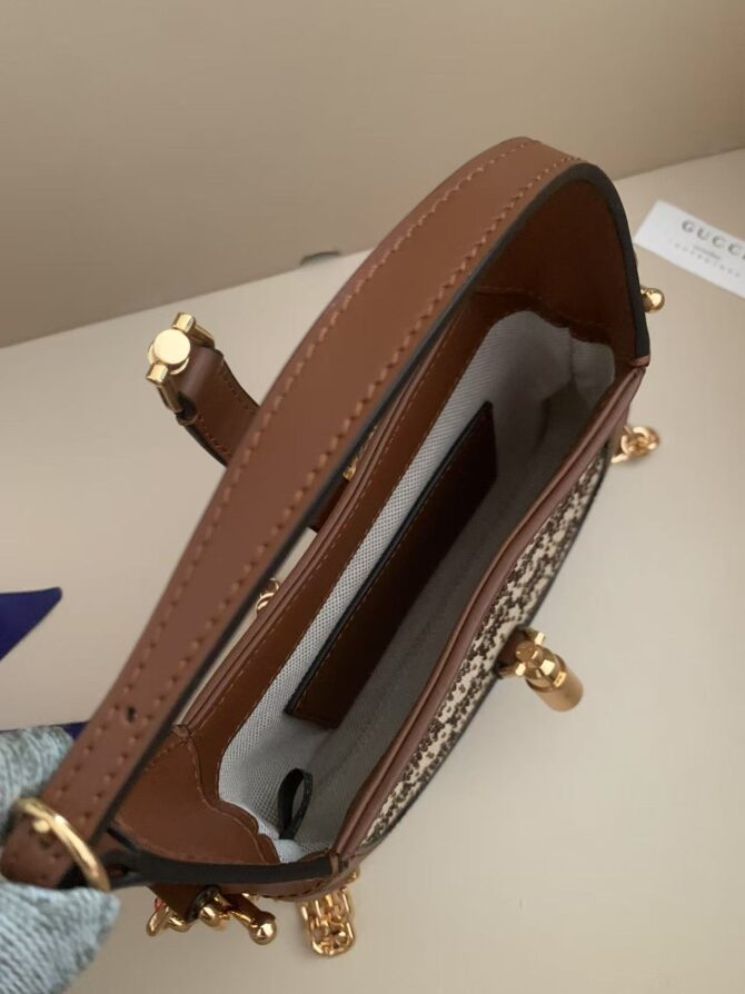 Jackie 1961  (Replica) – Image 9