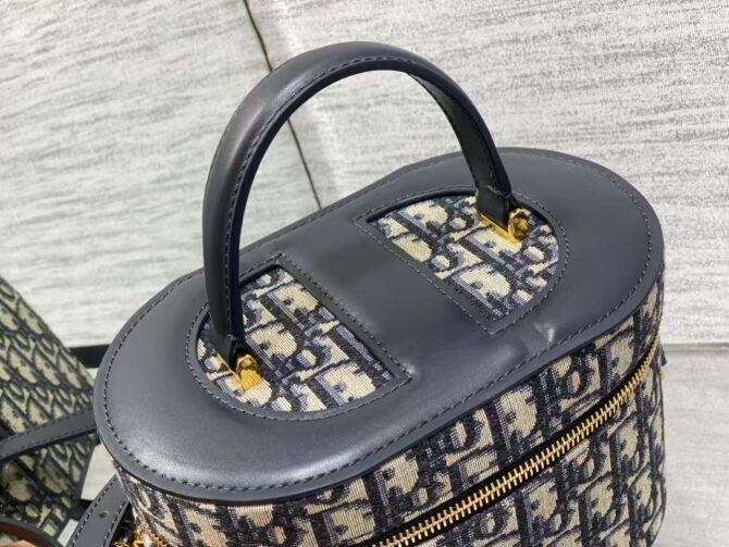 Dior signature vanity  (Replica) - Image 3