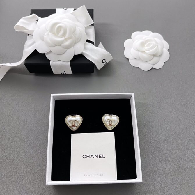 Chanel earrings cc heart(Replica) - Image 2