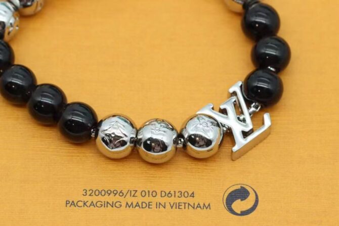 Monogram beads black pearls (Replica) – Image 2