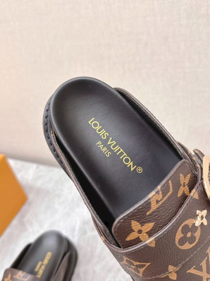 Sabot plat LV cosy cuir  (Replica) - Image 6
