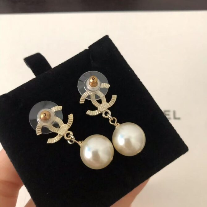 Chanel earrings Pearlescent heart cc pearl(Replica) - Image 5