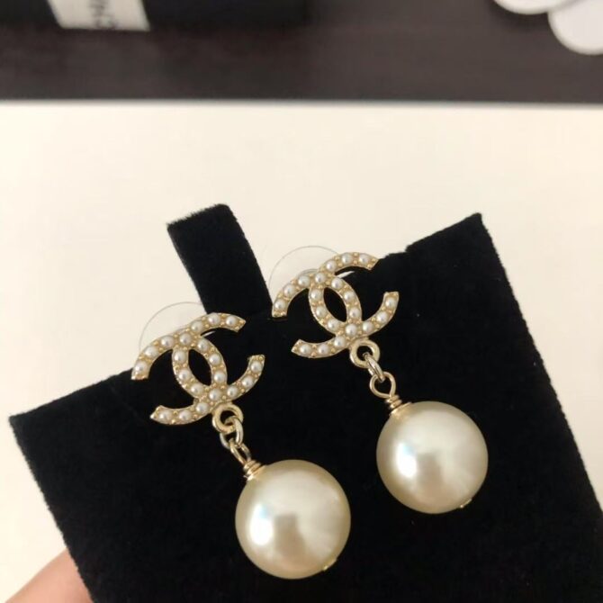 Chanel earrings Pearlescent heart cc pearl(Replica) - Image 6