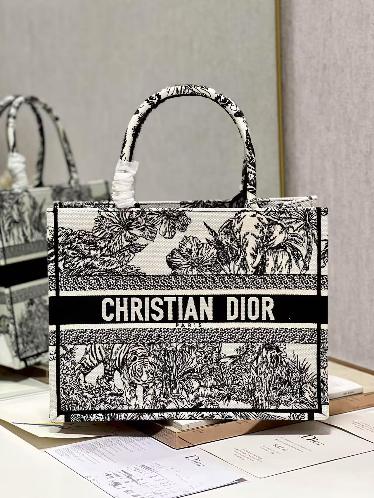 Book tote medium (Replica)