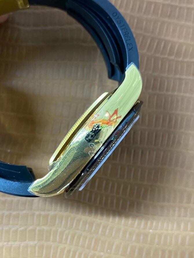 Cosmograph Daytona 40 , yellow gold(Replica) – Image 4