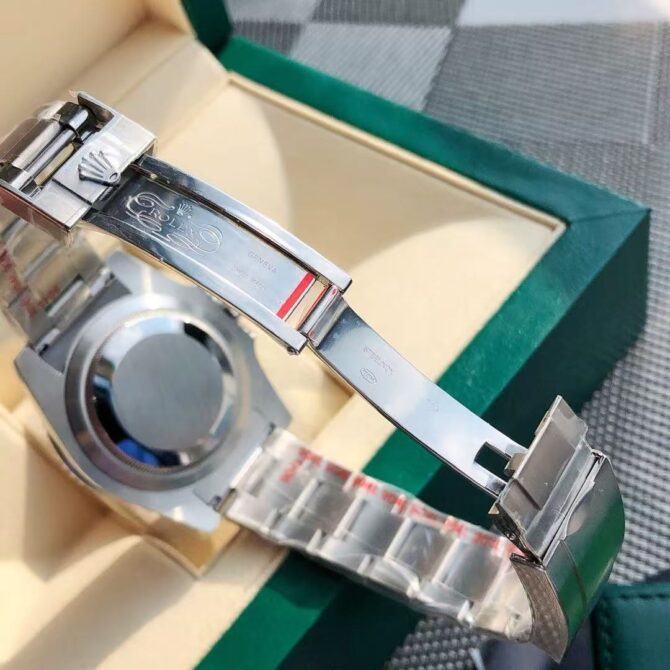 Submariner Date, emerald & diamonds(Replica) - Image 9