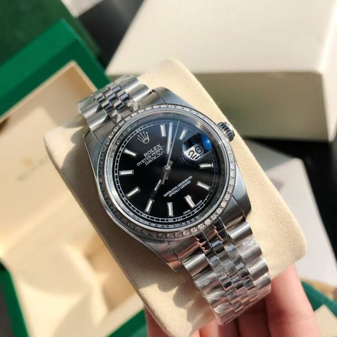 OYSTER PERPETUAL DATEJUST BLACK DIAL JUBILEE(Replica) - Image 4