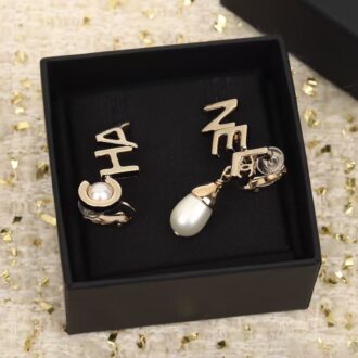 Chanel earrings letter Hazelnut(Replica)