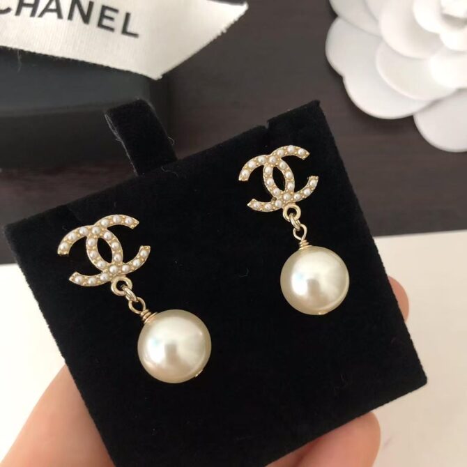 Chanel earrings Pearlescent heart cc pearl(Replica) - Image 2