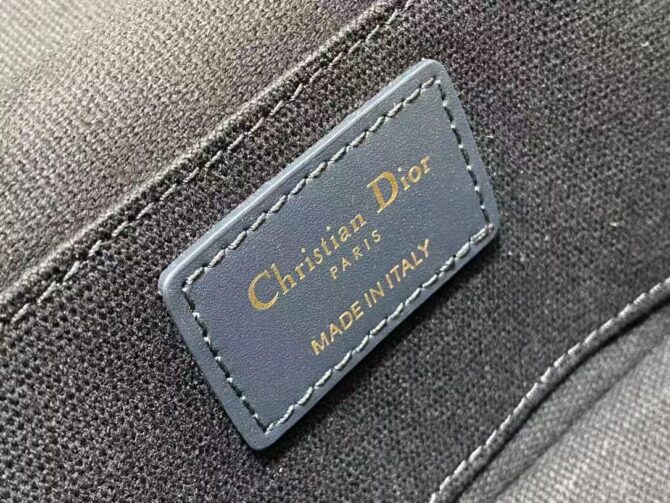 Dior signature vanity  (Replica) - Image 9