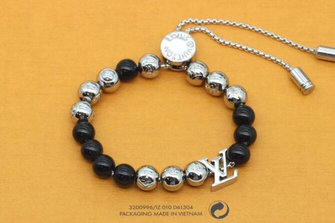 Monogram beads black pearls (Replica) – Image 3