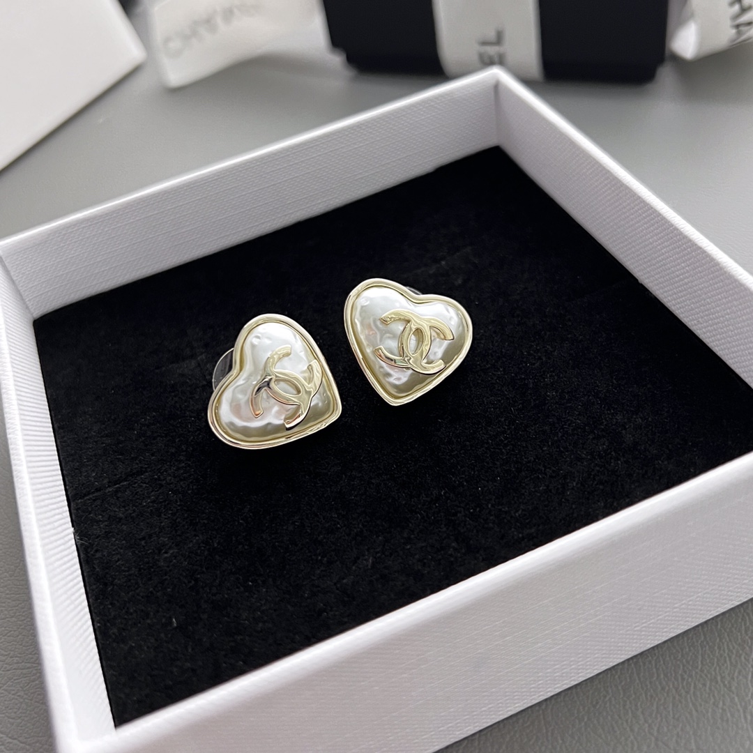 Chanel earrings cc heart(Replica)