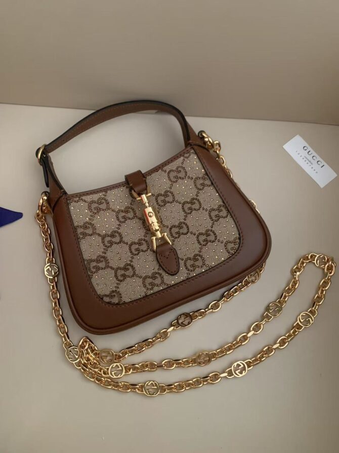 Jackie 1961  (Replica) – Image 3