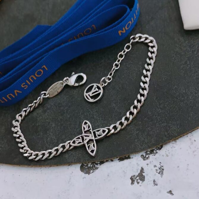 Lv star monogram chain(Replica) – Image 3