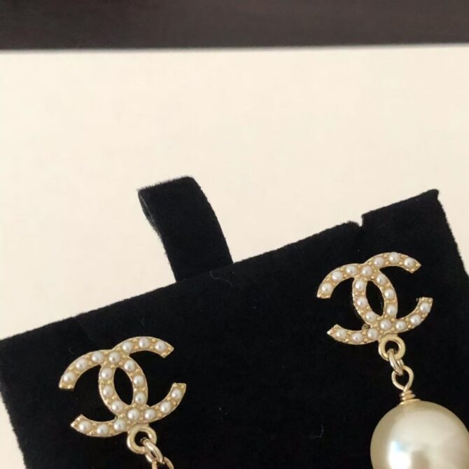 Chanel earrings Pearlescent heart cc pearl(Replica) - Image 3
