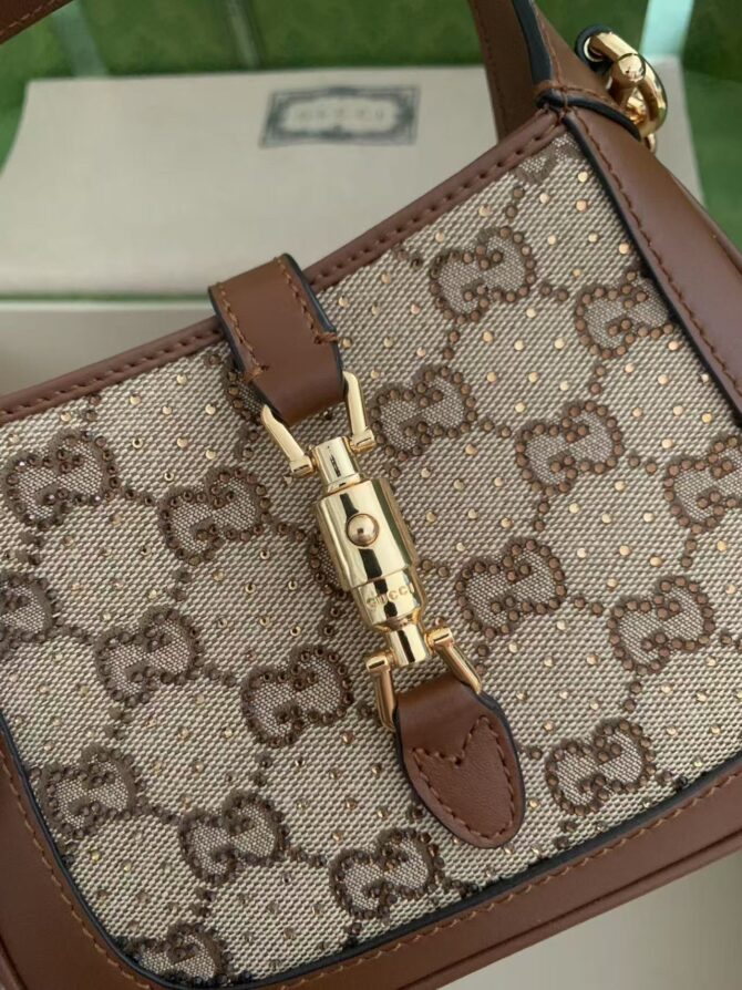 Jackie 1961  (Replica) – Image 4
