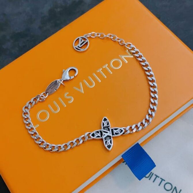 Lv star monogram chain(Replica) – Image 7