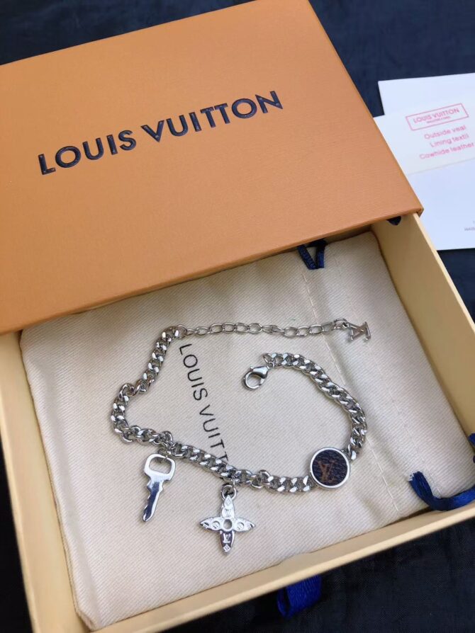 LV key charm(Replica) – Image 3
