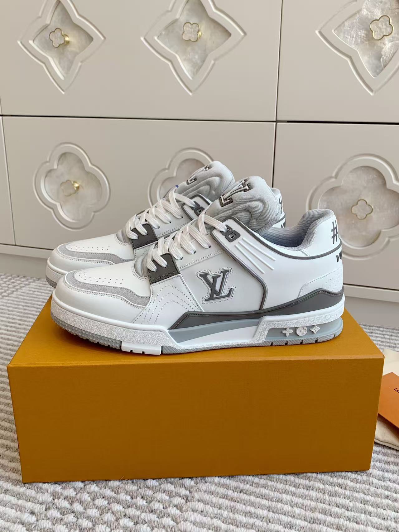 sneaker time out (Replica)