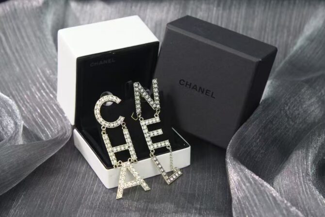 Chanel earrings letters  (Replica) - Image 5