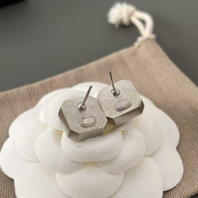 Chanel earrings square(Replica) - Image 5