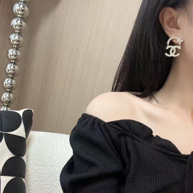 Chanel earrings cc half-circle sparkling (Replica) - Image 4