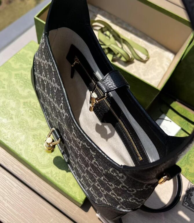 Jackie 1961  (Replica) – Image 5