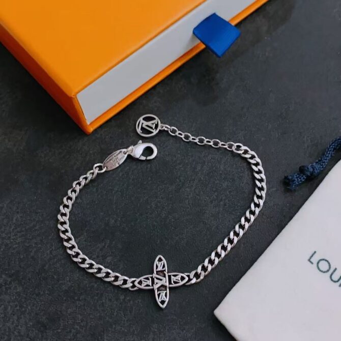 Lv star monogram chain(Replica) – Image 4