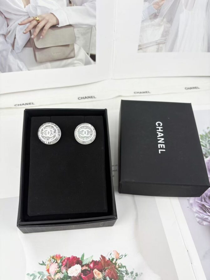 Chanel earrings cc glitter circle (Replica) - Image 7
