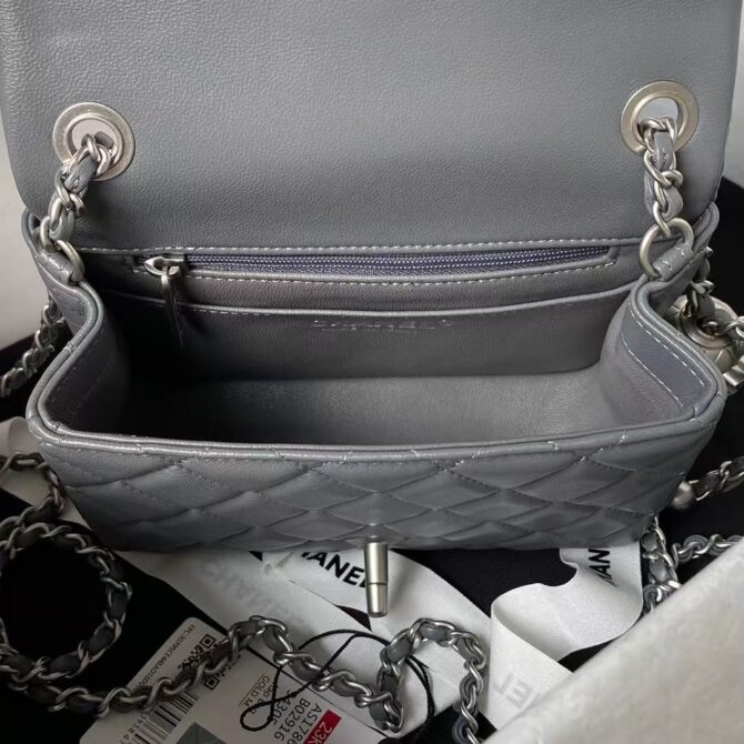 flap bag(Replica) - Image 16