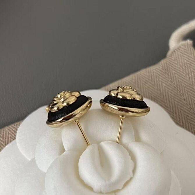 Chanel earrings circle flower(Replica) - Image 8