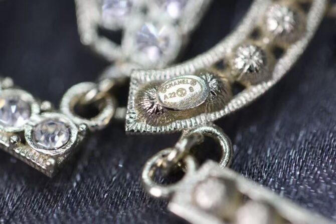 Chanel earrings letters  (Replica) - Image 4