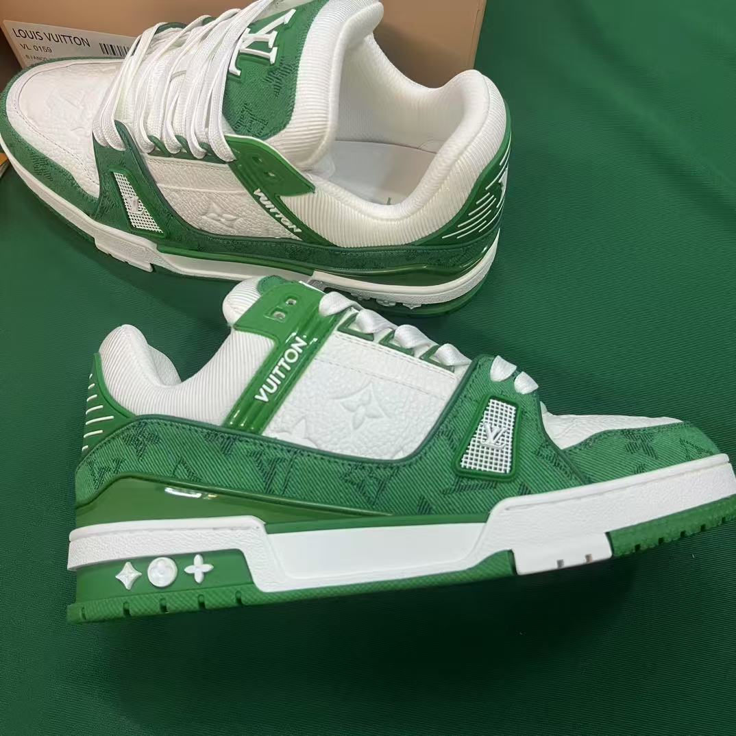 lv trainer #54 (Replica)