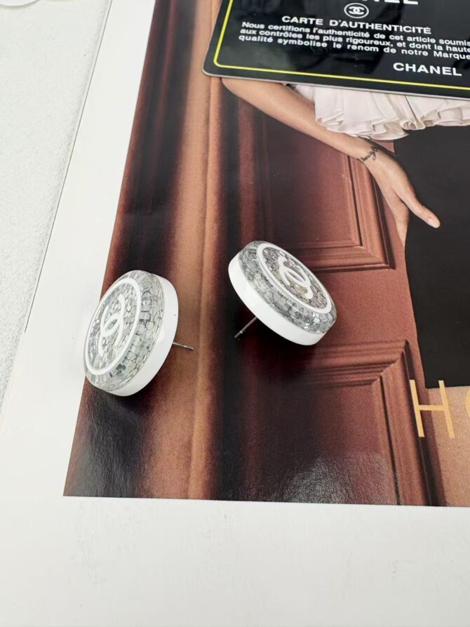 Chanel earrings cc glitter circle (Replica) - Image 5