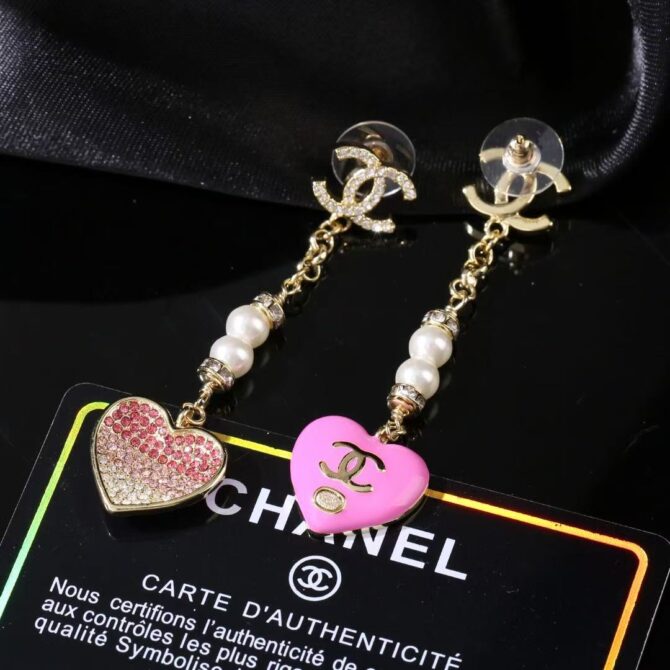 Chanel earrings cc sparkling pink heart sparkling long(Replica) - Image 7