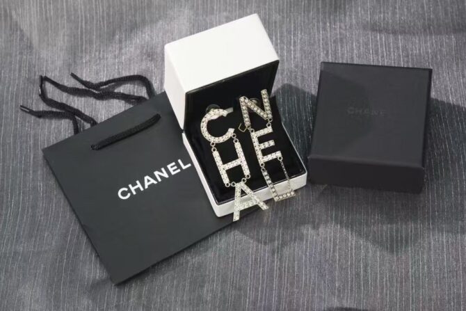 Chanel earrings letters  (Replica) - Image 6