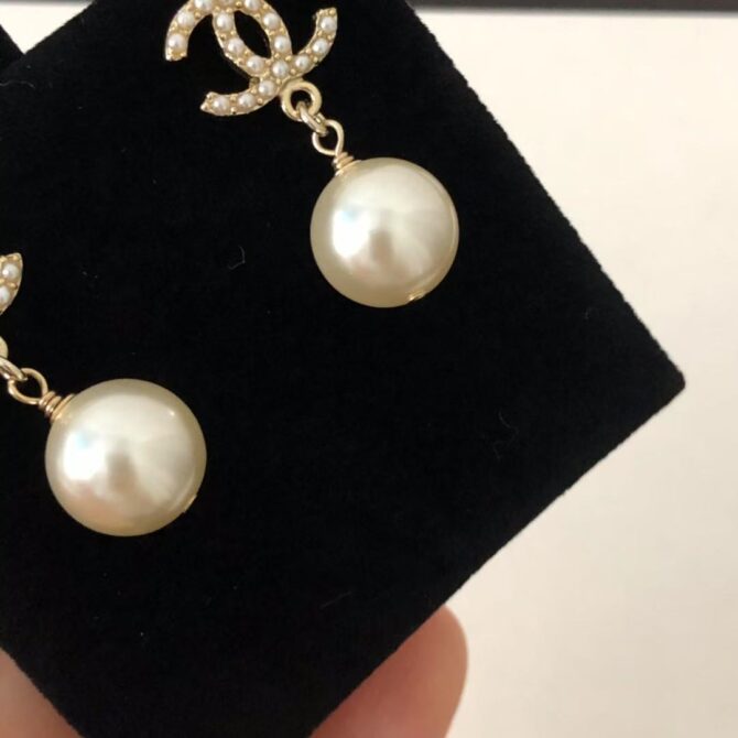 Chanel earrings Pearlescent heart cc pearl(Replica) - Image 4