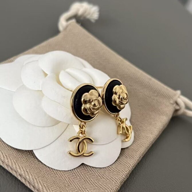 Chanel earrings circle flower(Replica) - Image 4