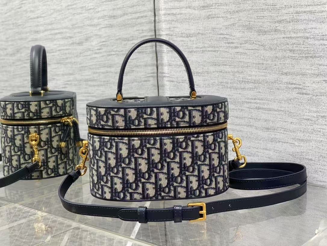 Dior signature vanity  (Replica)