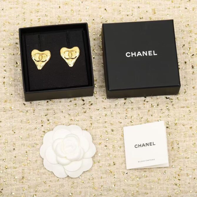 Chanel earrings heart gold(Replica) - Image 6