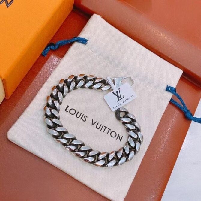 Lv figaro chain (Replica) - Image 6