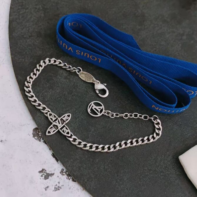 Lv star monogram chain(Replica) – Image 6