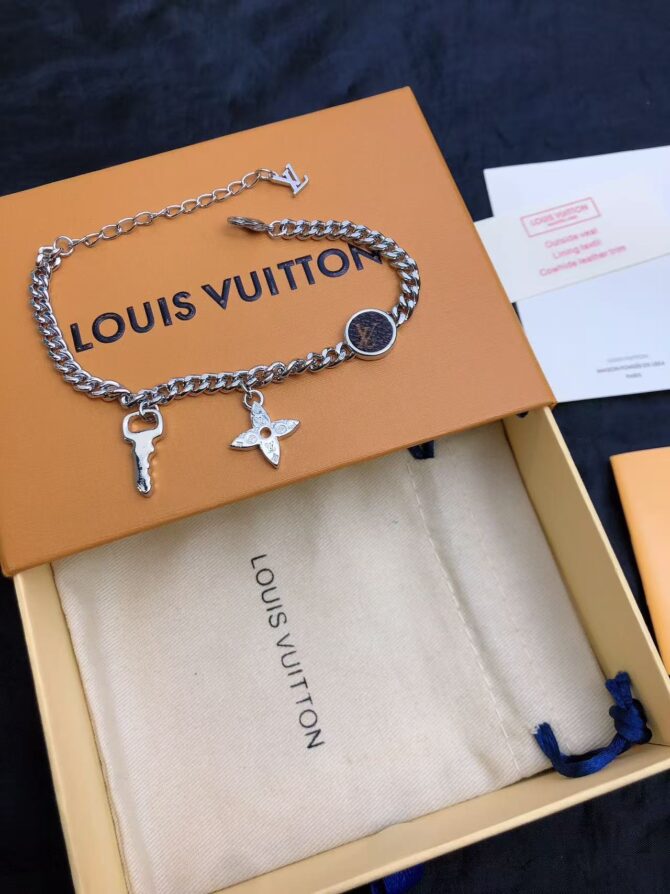 LV key charm(Replica) – Image 4