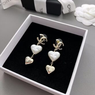 Chanel earrings Pearlescent heart(Replica)