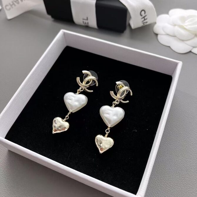 Chanel earrings Pearlescent heart(Replica)
