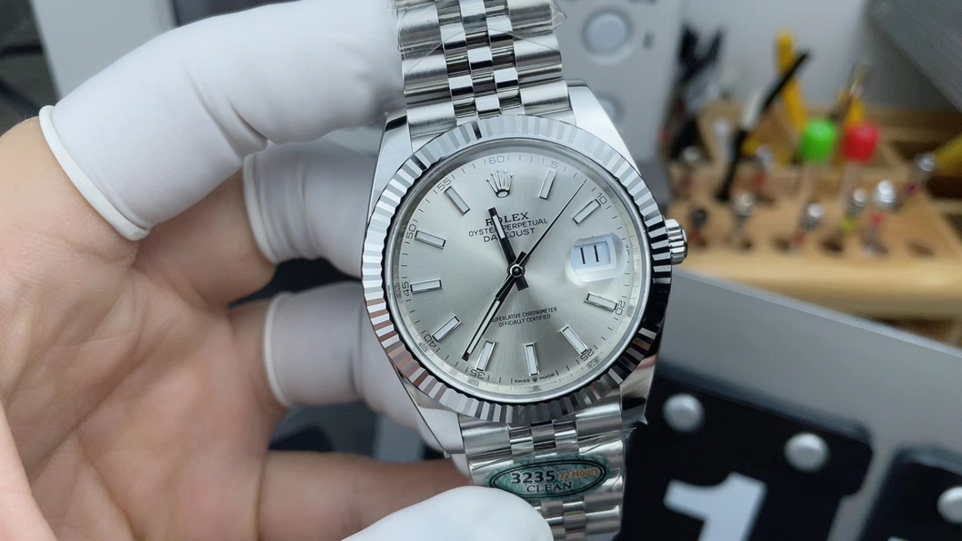 Date just 36 (Replica)