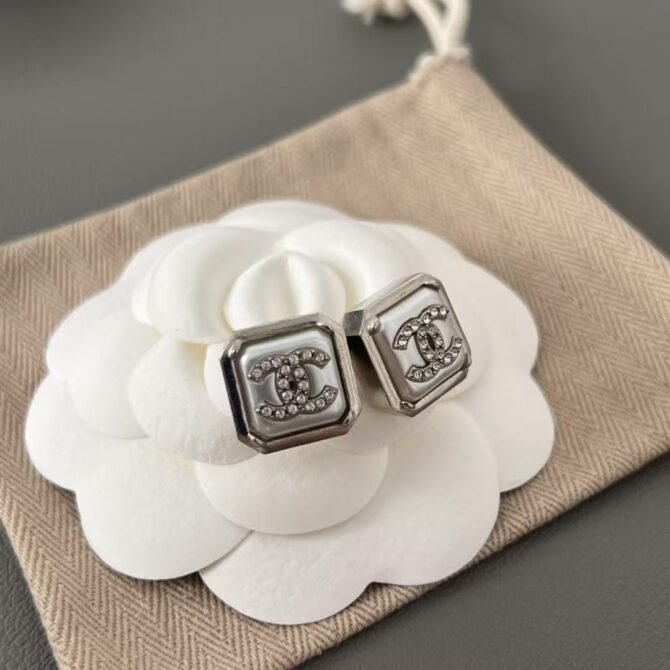 Chanel earrings square(Replica) - Image 3