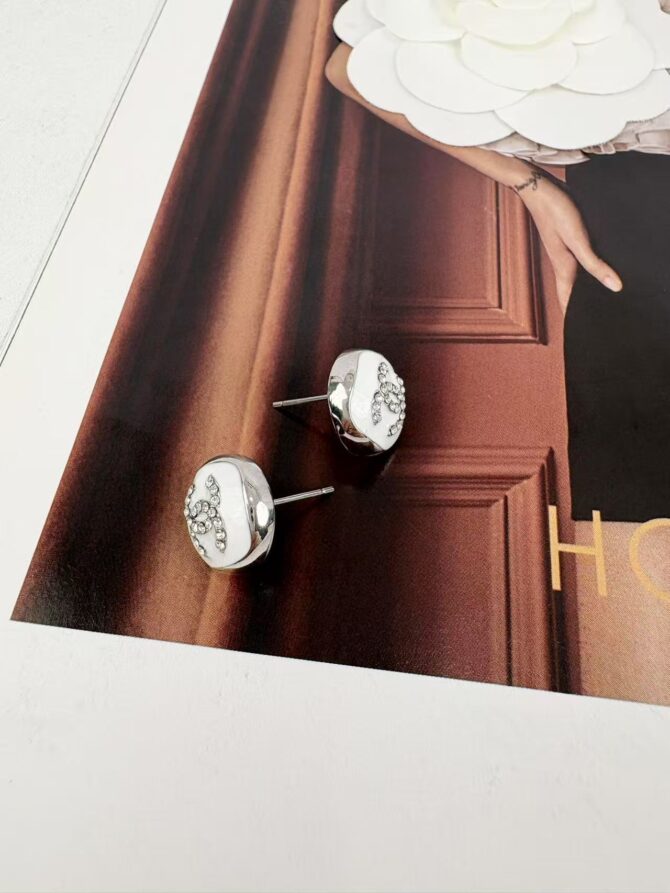Chanel earrings cc milky(Replica) - Image 4