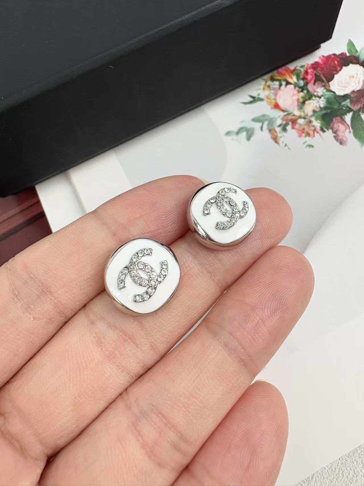 Chanel earrings cc milky(Replica)